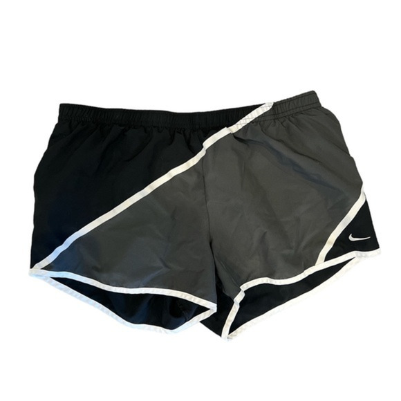 Nike‎ shorts - Picture 1 of 3